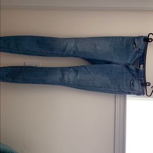 Bullhead skinny mid rise jeans size 28 long.